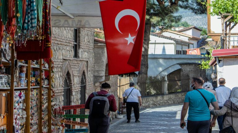 turkey flag on the street